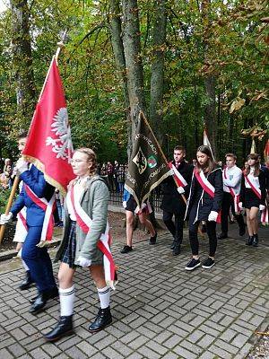 Grafika #1: Uroczystości w Krępie Kaszubskiej