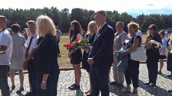 Grafika #4: 80. rocznica pierwszego transportu więźniów do obozu Stutthof.