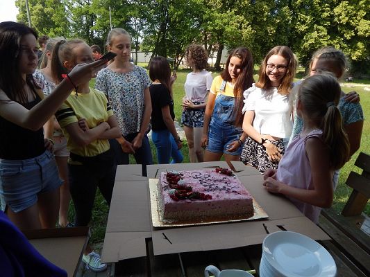  Grafika #1: Pożegnanie klasy VIII z wychowawcą