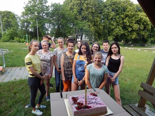  Grafika #11: Pożegnanie klasy VIII z wychowawcą
