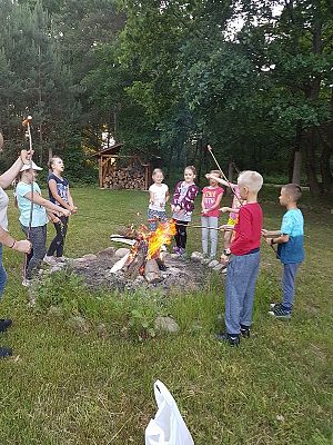 Grafika #26: Biwak kl. III w szkole