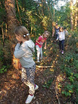 Grafika #23: Biwak kl. III w szkole