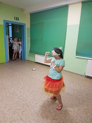 Grafika #5: Biwak kl. III w szkole