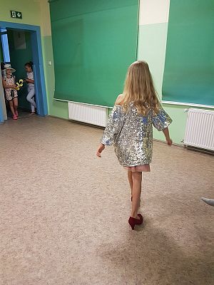 Grafika #6: Biwak kl. III w szkole