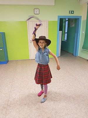 Grafika #12: Biwak kl. III w szkole