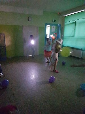 Grafika #15: Biwak kl. III w szkole