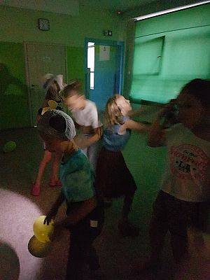 Grafika #13: Biwak kl. III w szkole