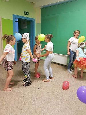 Grafika #17: Biwak kl. III w szkole