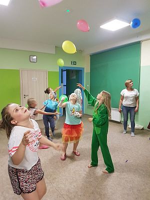 Grafika #22: Biwak kl. III w szkole