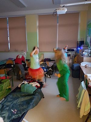 Grafika #20: Biwak kl. III w szkole