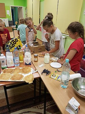 Grafika #33: Biwak kl. III w szkole