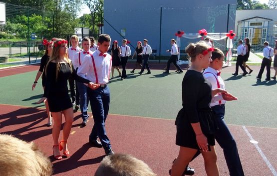  Grafika #75: Zakończenie roku - klasa 8 i III GIM