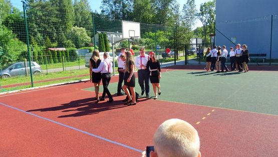  Grafika #77: Zakończenie roku - klasa 8 i III GIM