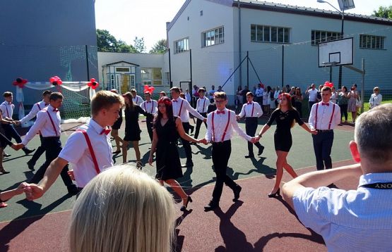  Grafika #26: Zakończenie roku - klasa 8 i III GIM
