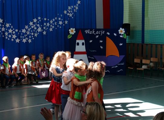 Grafika #35: Pożegnanie roku szkolnego 2018/2019 przez oddziały przedszkolne