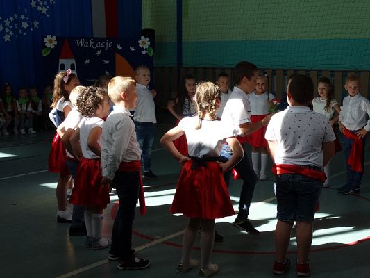 Grafika #24: Pożegnanie roku szkolnego 2018/2019 przez oddziały przedszkolne