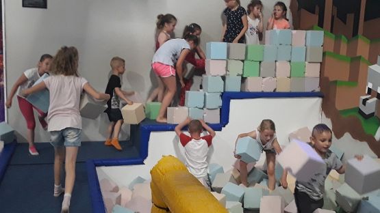 Grafika #3: Wycieczka do Świata Trampolin w Lęborku