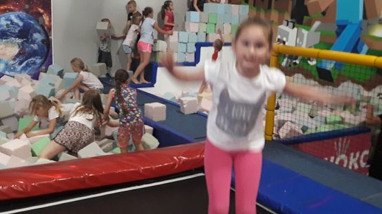 Grafika #2: Wycieczka do Świata Trampolin w Lęborku