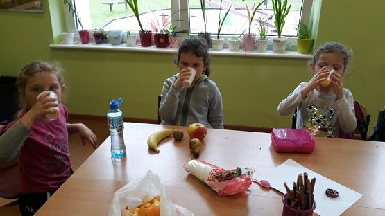  Grafika #2: Zdrowe soki z owoców w oddziale 5-latków