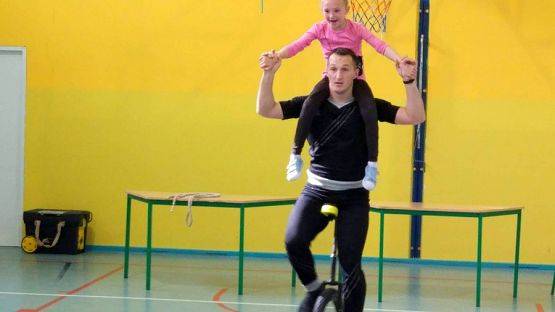  Grafika #7: CYRK PRZYJECHAŁ!