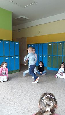  Grafika #6: Zajęcia taneczne w ramach projektu pt. Przedszkola z klasą