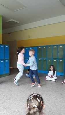  Grafika #5: Zajęcia taneczne w ramach projektu pt. Przedszkola z klasą