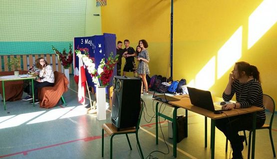  Grafika #2: Apel z okazji 3 Maja