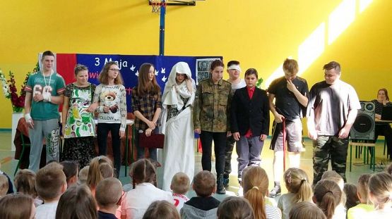  Grafika #10: Apel z okazji 3 Maja