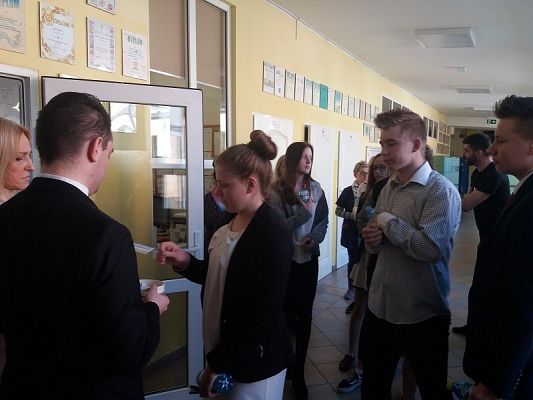  Grafika #1: Egzaminy 8-klasisty