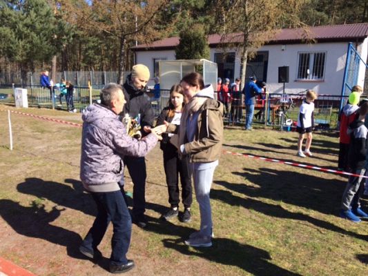 Grafika #3: Powiatowe zawody w biegach przełajowych dziewcząt i chłopców w ramach Igrzysk Dzieci oraz Igrzysk Młodzieży Szkolnej.