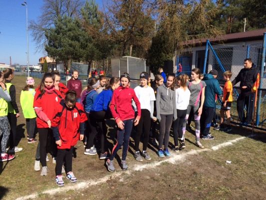 Grafika #7: Powiatowe zawody w biegach przełajowych dziewcząt i chłopców w ramach Igrzysk Dzieci oraz Igrzysk Młodzieży Szkolnej.