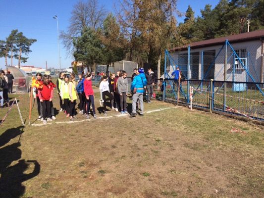 Grafika #4: Powiatowe zawody w biegach przełajowych dziewcząt i chłopców w ramach Igrzysk Dzieci oraz Igrzysk Młodzieży Szkolnej.