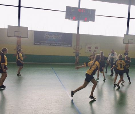  Grafika #10: Powiatowe zawody w piłkę koszykową dziewcząt w ramach Igrzysk Dzieci.