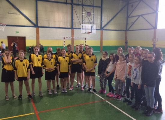  Grafika #2: Powiatowe zawody w piłkę koszykową dziewcząt w ramach Igrzysk Dzieci.