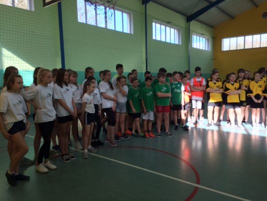 Grafika #7: Gminne zawody w piłkę koszykową dziewcząt i chłopców w ramach Igrzysk Dzieci.