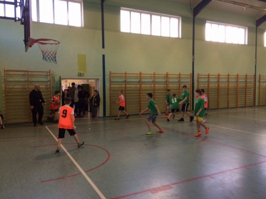 Grafika #11: Gminne zawody w piłkę koszykową dziewcząt i chłopców w ramach Igrzysk Dzieci.