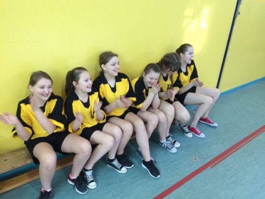 Grafika #16: Gminne zawody w piłkę koszykową dziewcząt i chłopców w ramach Igrzysk Dzieci.