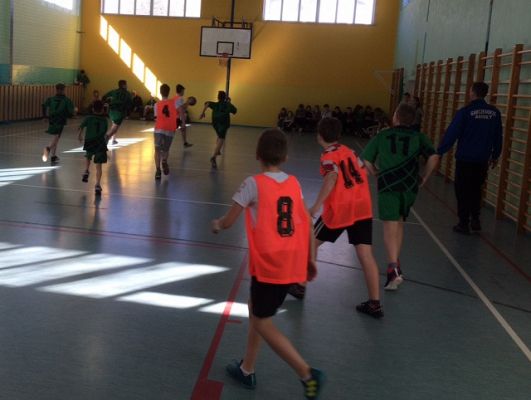 Grafika #19: Gminne zawody w piłkę koszykową dziewcząt i chłopców w ramach Igrzysk Dzieci.