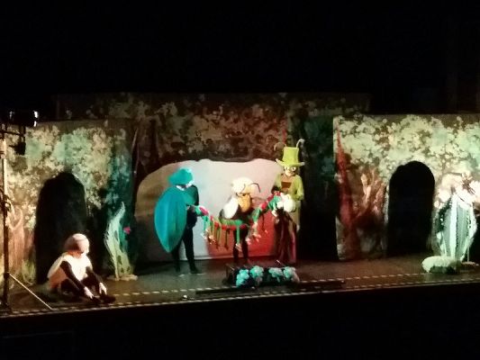  Grafika #2: Spektakl Narodowego Teatru Edukacji pt. Pszczółka Maja