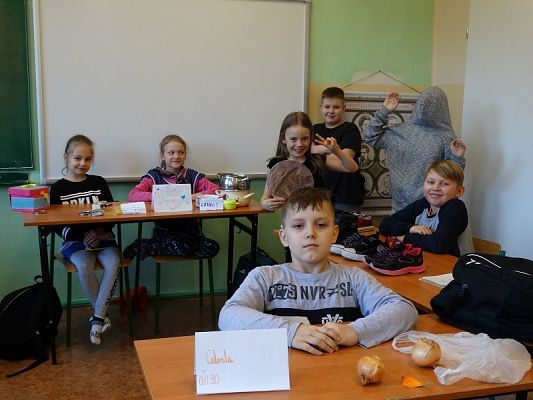  Grafika #1: Inscenizacje legend na języku polskim