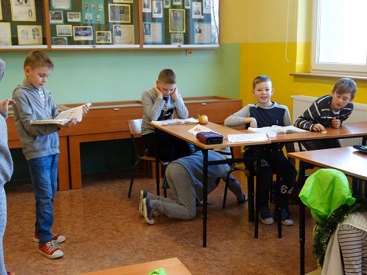  Grafika #4: Inscenizacje legend na języku polskim