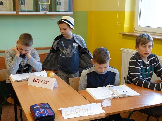  Grafika #5: Inscenizacje legend na języku polskim