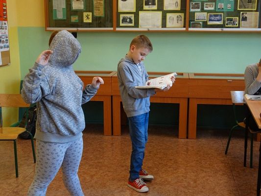  Grafika #3: Inscenizacje legend na języku polskim