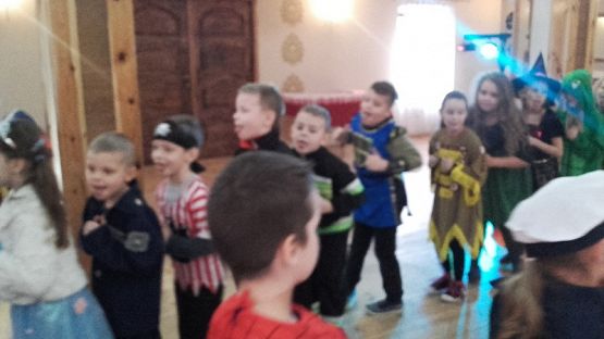  Grafika #4: Bal karnawałowy