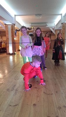  Grafika #3: Bal karnawałowy