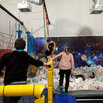  Grafika #3: Klasa VI w Parku Trampolin JUMP!NG