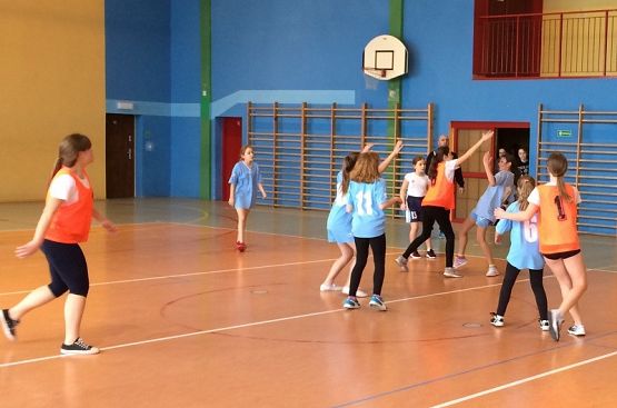 Grafika #3: Gminne zawody w piłkę ręczną dziewcząt i chłopców w ramach Igrzysk Dzieci