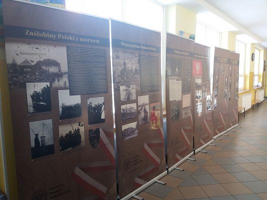  Grafika #2: Wystawa historyczna w naszej szkole