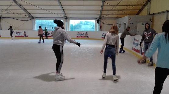  Grafika #0: Wyjazd na lodowisko kl. III g i VII SP