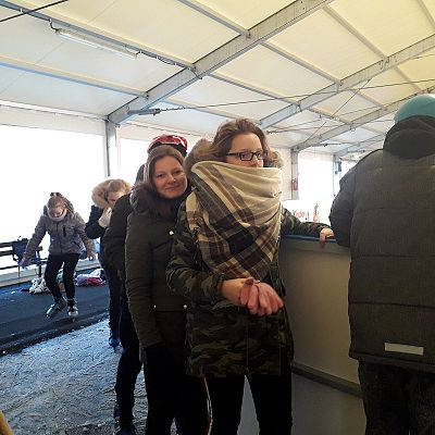 Grafika #4: Gry i zabawy na lodowisku